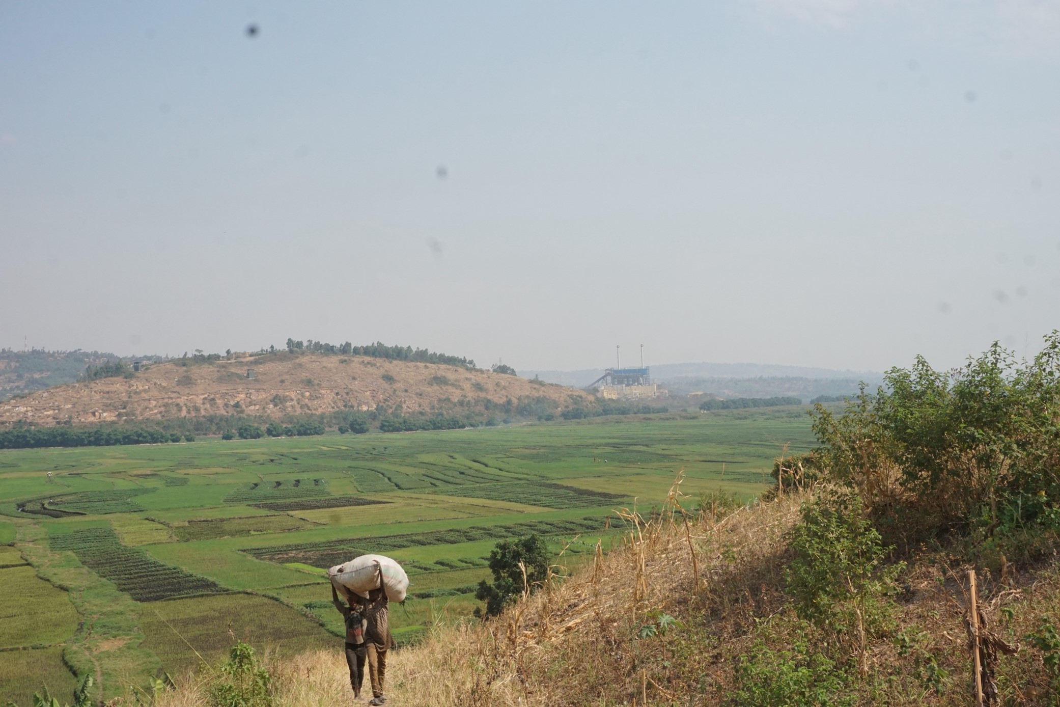 Overlooking Akanyaru peatland complex and Gisagara Peat-fired power plant in Rwanda from Burundi (credit: Samer Elshehawi)